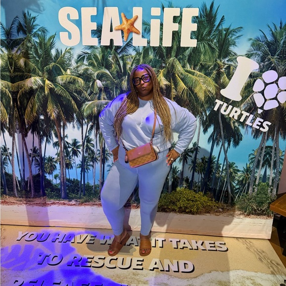 Meet your Posher, Michelle - Picture 1 of 1